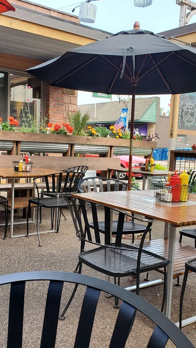 Washington Square Bar & Grill